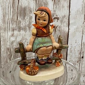 Vintage Hummel Goebel Just Sitting TMK4 Figurine